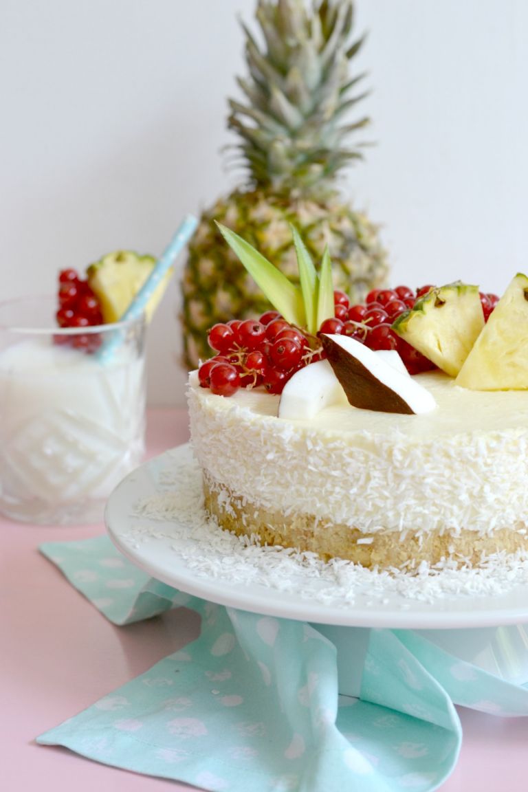 Ein Tag wie im Urlaub mit einem Ananas-Kokos-Törtchen.