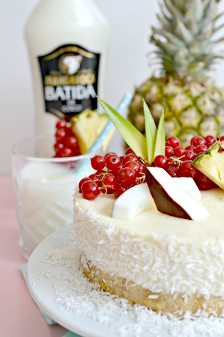 Ein Tag wie im Urlaub mit einem Ananas-Kokos-Törtchen.