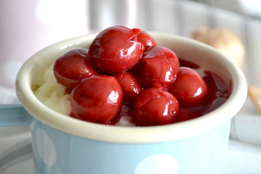 Rezept: Selbstgemachter Milchreis mit heißen Kirschen.