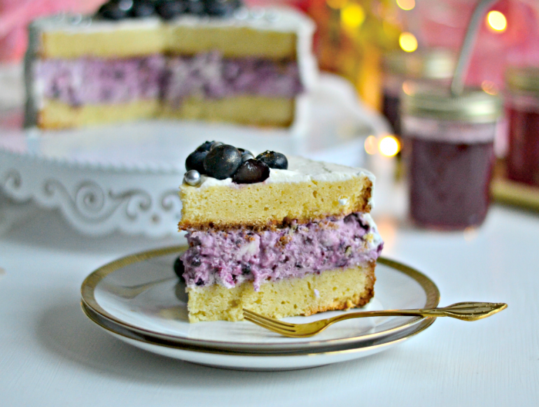 Rezept: Glamourös ins neue Jahr mit einer Heidelbeer-Sahnequark-Torte! Rezept: Glamourös ins neue Jahr mit einer Heidelbeer-Sahnequark-Torte!